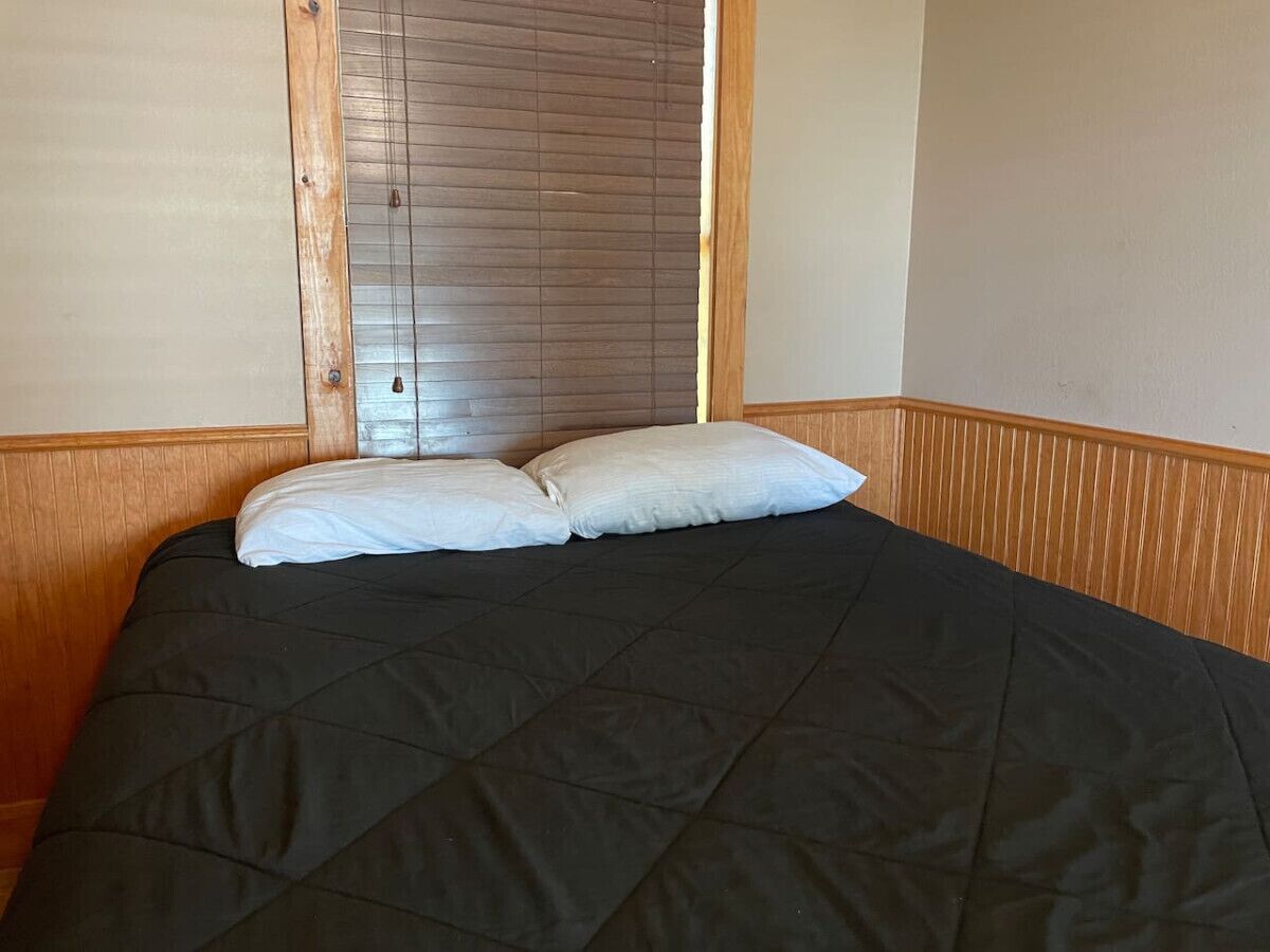 3 bedrooms, bed sheets