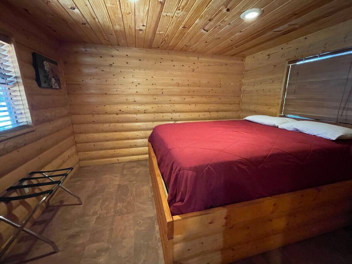 2 bedrooms, bed sheets