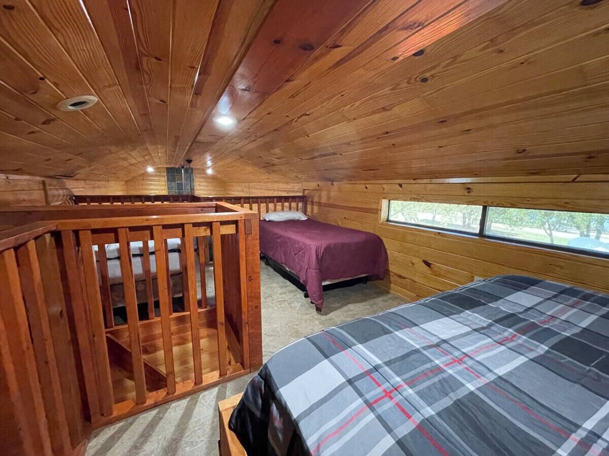 2 bedrooms, bed sheets