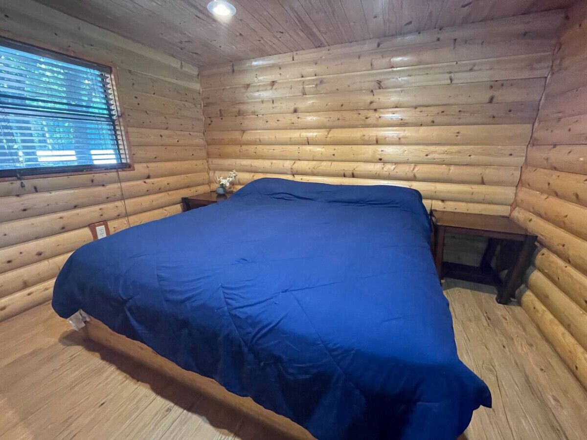 2 bedrooms, bed sheets