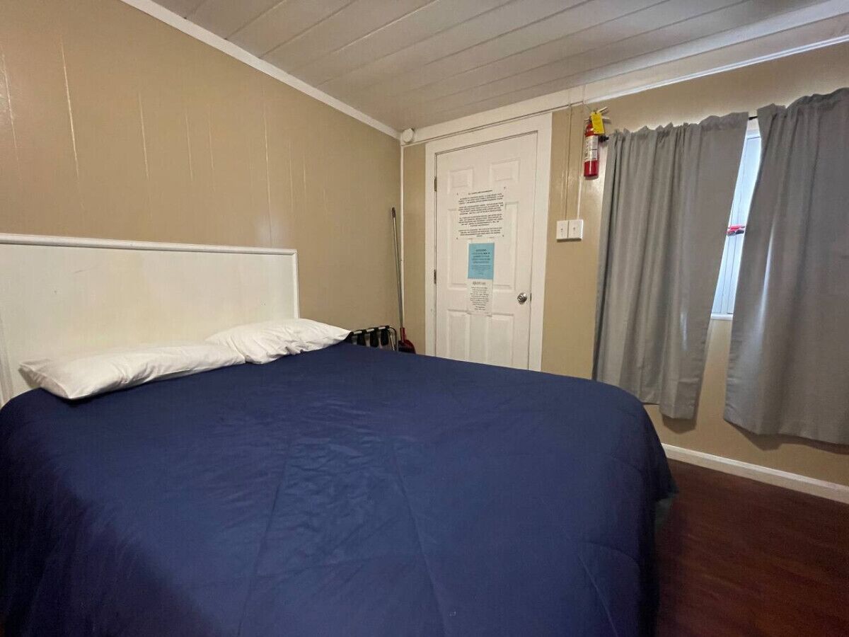 1 bedroom, bed sheets