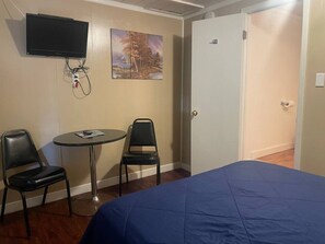 1 bedroom, bed sheets