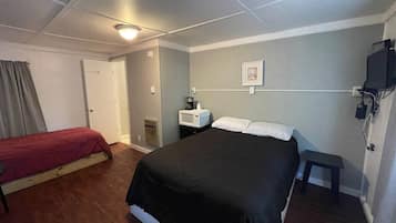 1 bedroom, bed sheets