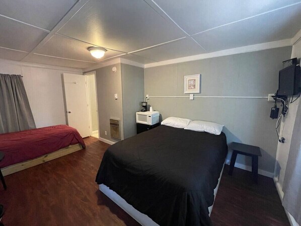 1 bedroom, bed sheets
