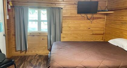 Cozy Cedar Cabin at Mill Creek Marina: Cabin 3