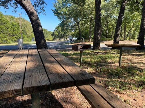 Snug 3 Bed Cabin at Mill Creek Marina: Cabin 1