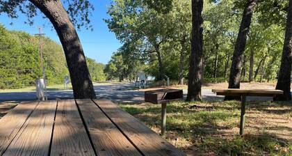 Snug 3 Bed Cabin at Mill Creek Marina: Cabin 1