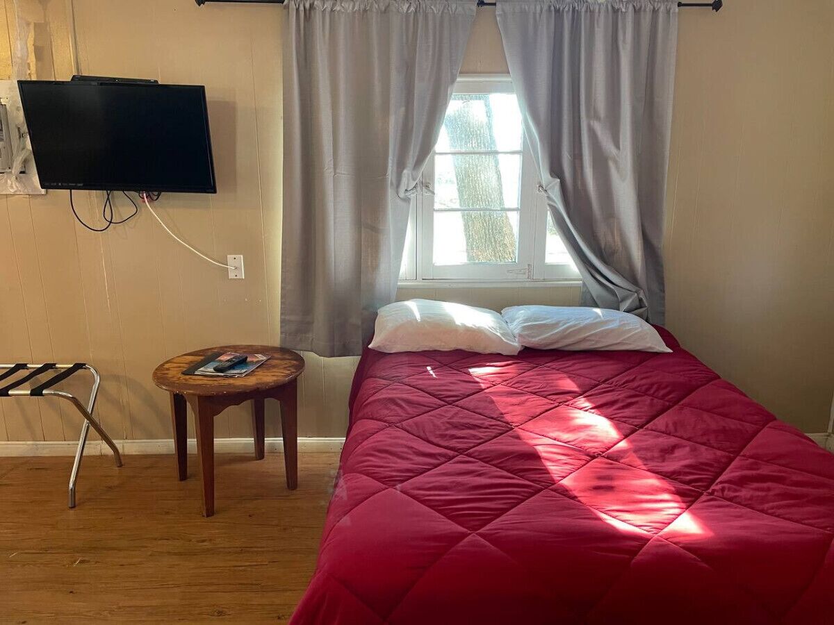 1 bedroom, bed sheets