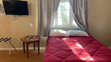 1 bedroom, bed sheets