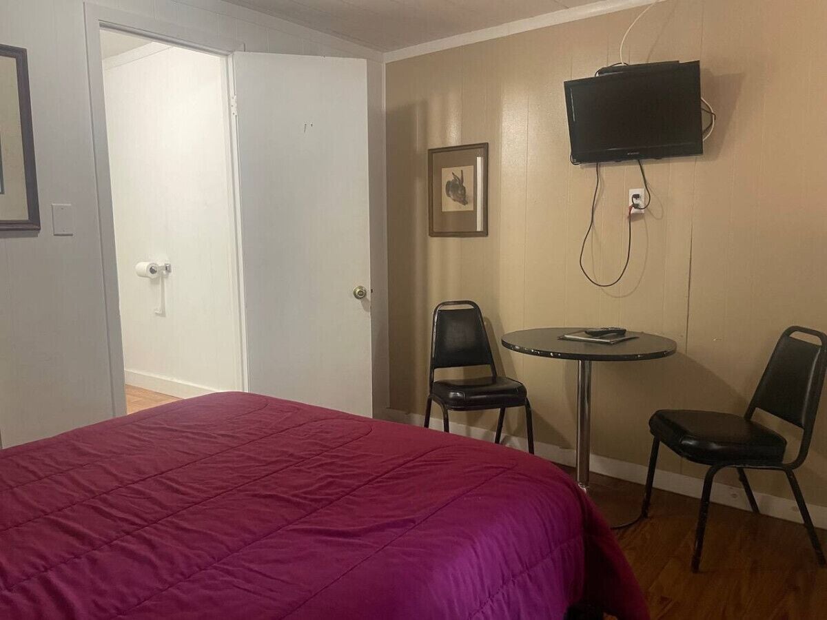 1 bedroom, bed sheets