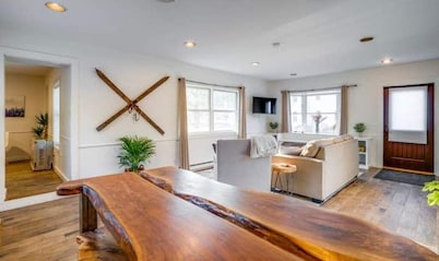 Cozy Bungalow Home in the Heart of Stowe Village