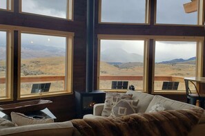 Smart-TV, peis og bøker