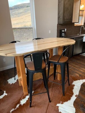 Dining - Change in Altitudes \ 3 bed, 2.5 bath lux house on 20 acres near Yellowstone (Emigrant)