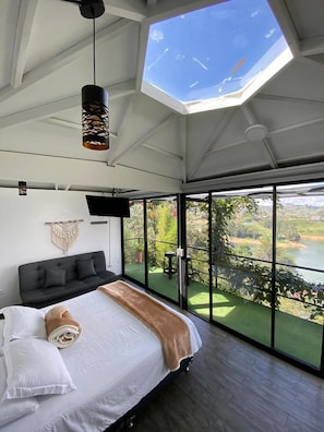 Chalet rustique Prestige | Literie de qualité, lit avec matelas à plateau-coussin, minibar