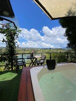 Bañera de hidromasaje privada