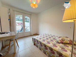 3 bedrooms, iron/ironing board, travel crib, free WiFi