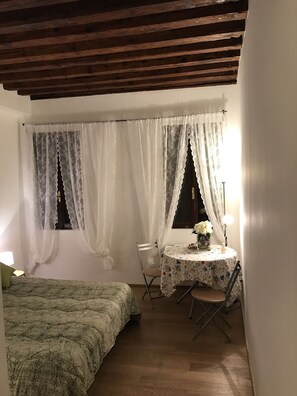 1 bedroom, iron/ironing board, WiFi, bed sheets - Carina house Venice Italy (Venezia)