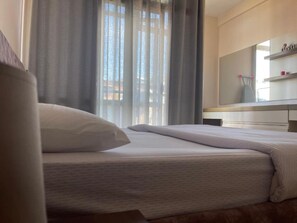 1 bedroom, WiFi, bed sheets - Tirana New Bazaar- Apartment no-1
 (Tiranë)