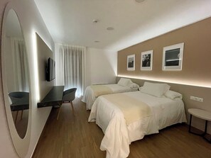 Deluxe Twin Room | Premium bedding, down duvets, memory-foam beds, minibar