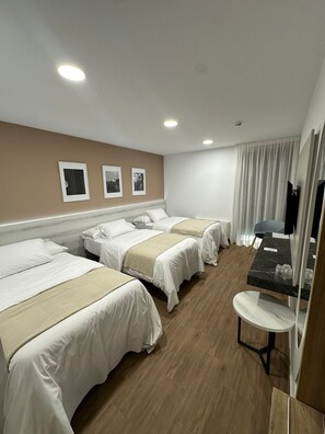 Premium bedding, down comforters, memory foam beds, minibar - La Hospederia - El Provencio (El Provencio)