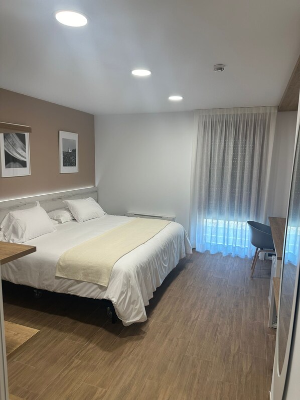 Deluxe-Doppelzimmer zur Einzelnutzung | Hochwertige Bettwaren, Daunenbettdecken