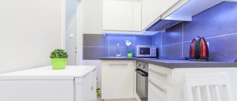 Frigorifero, microonde, forno, macchina per tè/caffè