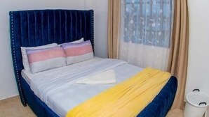 1 غرفة نوم وخزنة داخل الغرفة ومكتب وواي فاي