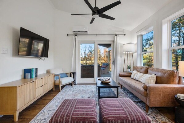 Smart TV - The River Place (Fountain Lake)