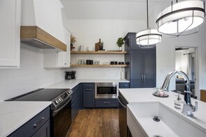 Private kitchen - The River Place (Fountain Lake)