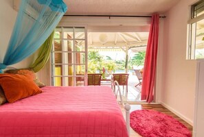 2 عدّة غرف نوم ومكواة/لوح كي وواي فاي وملاءات أسرّة