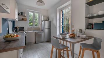 Réfrigérateur, micro-ondes, four, lave-vaisselle