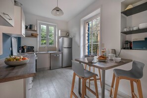 Fridge, microwave, oven, dishwasher
