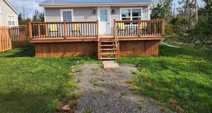 Cozy Two Bedroom North Shore Cottage