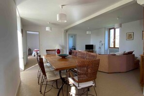 Dining - Maison de Pierre Dans la Campagne Périgourdine (Salignac-Eyvigues)