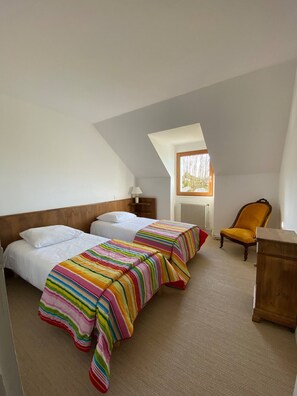 4 bedrooms, free WiFi, bed sheets - Maison de Pierre Dans la Campagne Périgourdine (Salignac-Eyvigues)