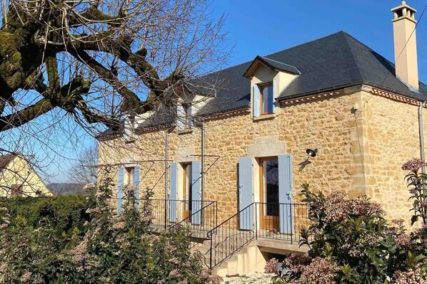 Exterior - Maison de Pierre Dans la Campagne Périgourdine (Salignac-Eyvigues)