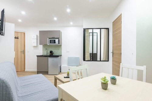 Buttes Chaumont 3 - One Bedroom Apartment, Sleeps 4