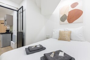 1 chambre, fer et planche à repasser, Wi-Fi gratuit, draps fournis