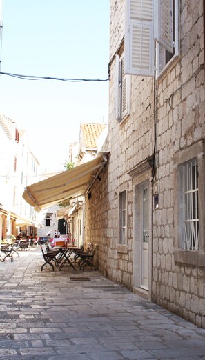 Outdoor dining - Studio Apartment San Matteo in Dubrovnik (Dubrovnik)