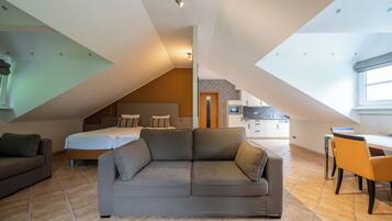 Familien-Loft, Mehrere Betten, Küche | Zimmersafe, individuell eingerichtet, laptopgeeigneter Arbeitsplatz