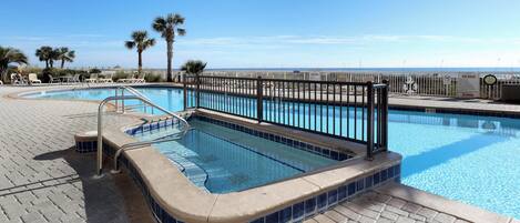 Een verwarmd zwembad