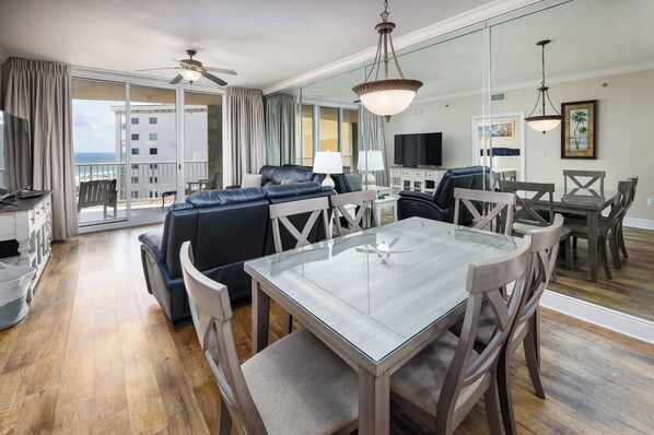 Interior - Azure 420/🌊Gulf Front/ 🏖️Beach Service (Fort Walton Beach)