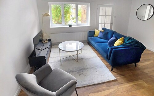 2 Bed House, Parking, Pet Friendly