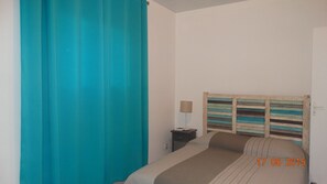 4 habitaciones, tabla de planchar con plancha, wifi y ropa de cama 