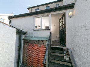 Exterior - Breeze Cottage  2 bed Beach property - Pass the Keys (Rhosneigr)