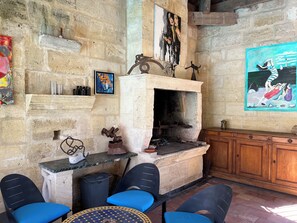 Interior - Tour en Pierre Rénovée à 20 Minutes de Saint Emilion (Abzac)