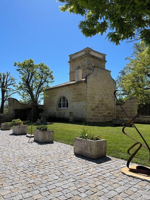 Property grounds - Tour en Pierre Rénovée à 20 Minutes de Saint Emilion (Abzac)