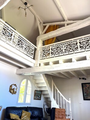 Interior - Tour en Pierre Rénovée à 20 Minutes de Saint Emilion (Abzac)