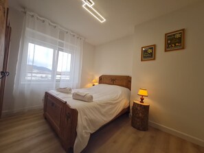 2 chambres, fer et planche à repasser, lit parapluie, Wi-Fi gratuit