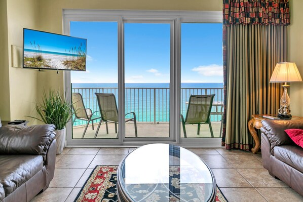 テレビ、DVD プレーヤー